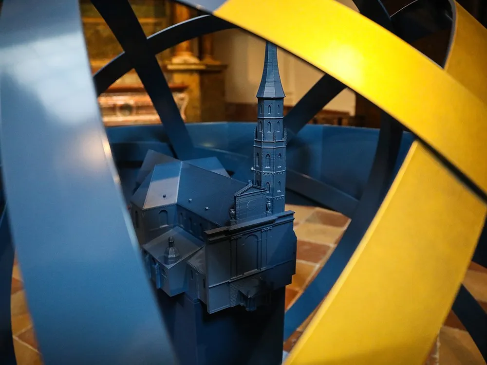 Detailansicht: Modell der Michaelerkirche mit hohem Turm