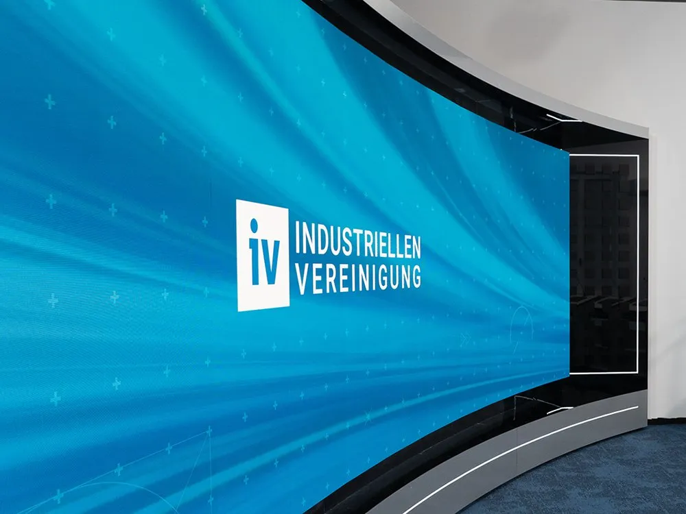 Detailansicht der gebogenen LED-Wand